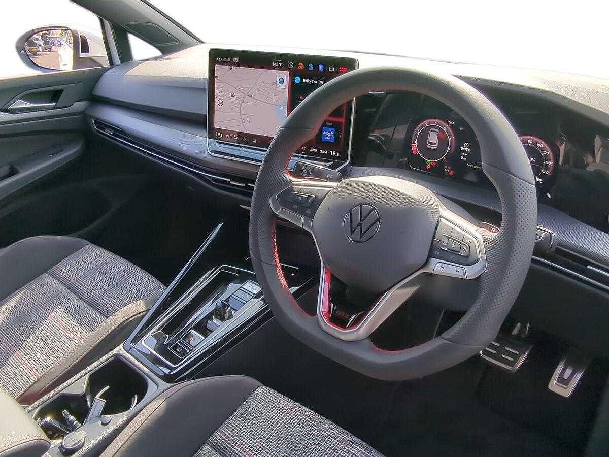 Volkswagen Golf Photo at-8ed72cc914a74efabedf298aba212157.jpg