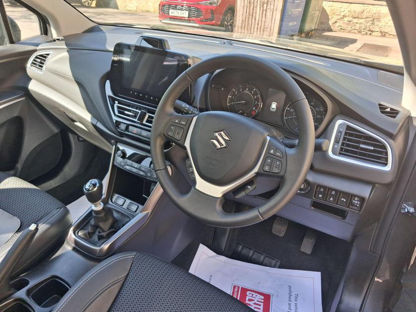 Suzuki S-Cross Photo at-8ee63bd6de5448a59e44b372e30c595a.jpg