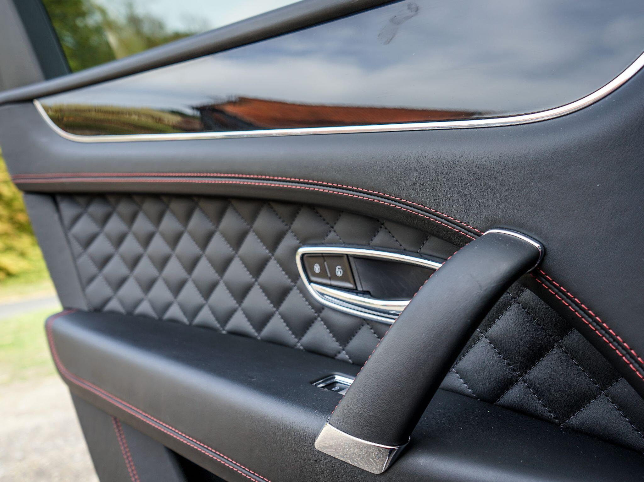 Bentley Bentayga 4.0 V8 Auto 4WD Euro 6 (s/s) 5dr — photo 19