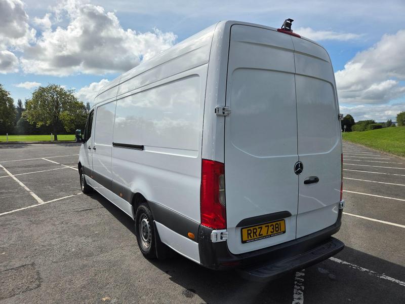 Mercedes-Benz Sprinter Photo at-8f28fa63d84a46c481feb5aa38070547.jpg