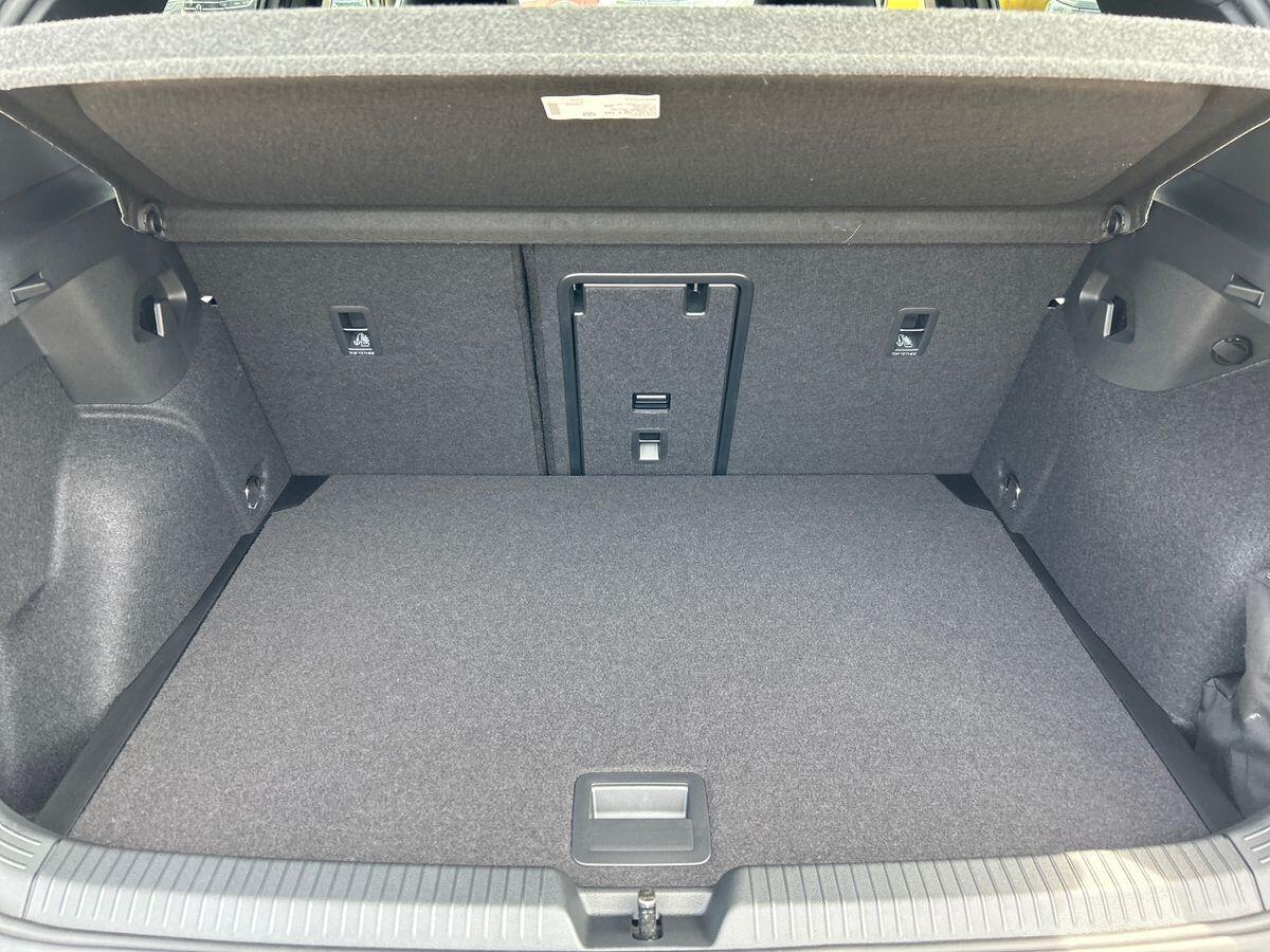 Volkswagen Golf Photo at-8f2d1adcd62044198dc9903d146514c2.jpg