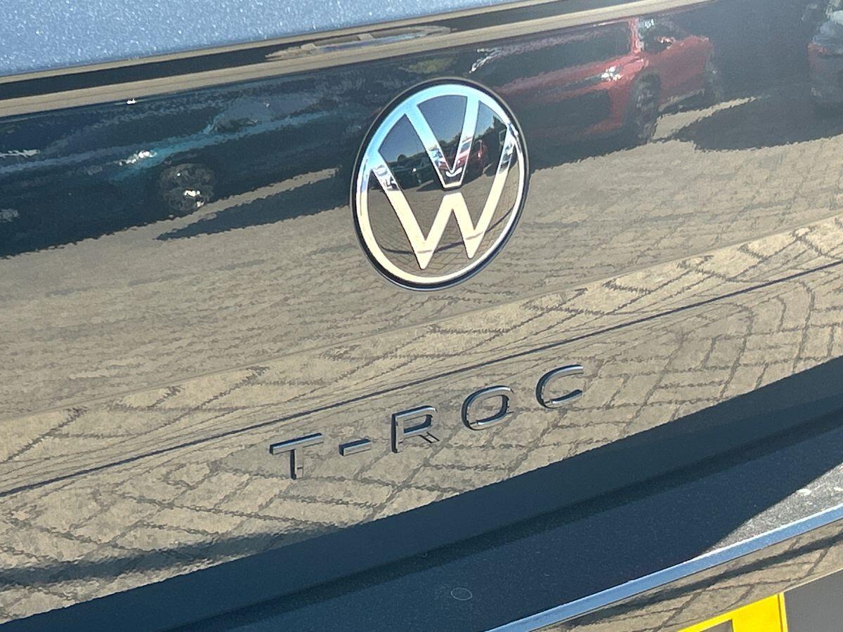 Volkswagen T-Roc Photo at-8f2f53a736cb44308fa8c9b6b654a245.jpg