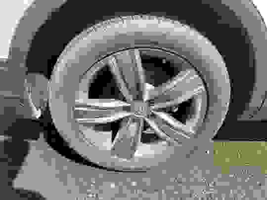 Volkswagen Tiguan Allspace Photo at-8f5683d5072147248fec0f2527da6f2d.jpg