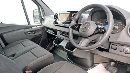 Mercedes-Benz Sprinter Photo at-8f7ed1e60b0447fb8b29bf167a05ee80.jpg