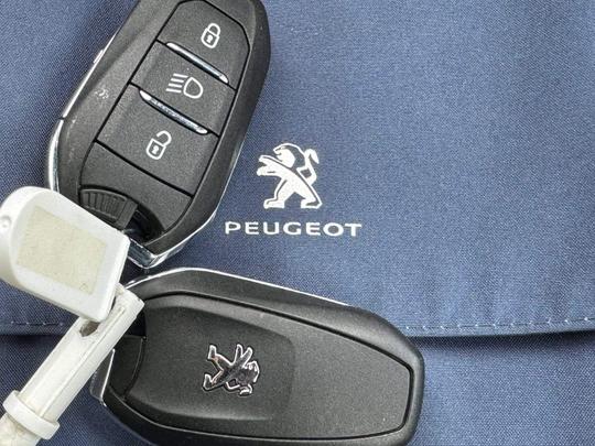 Peugeot 208 Photo at-8fdb7fbd2ba14750802d37a8a3e56a60.jpg