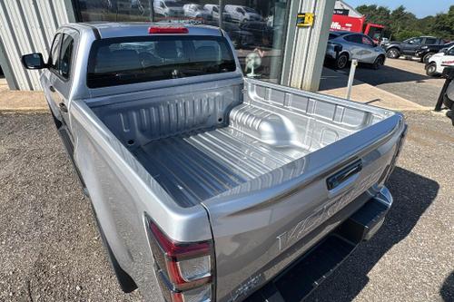 Isuzu D-MAX Photo at-901e6b41f001469081a4e9cadd730eef.jpg
