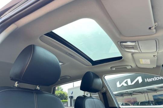 Kia Niro Photo at-903fbf1053fa493eb342068ba8e5b3db.jpg