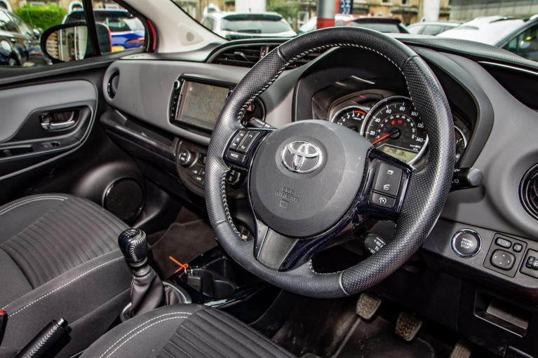 Used Toyota Yaris WO65EGE 27