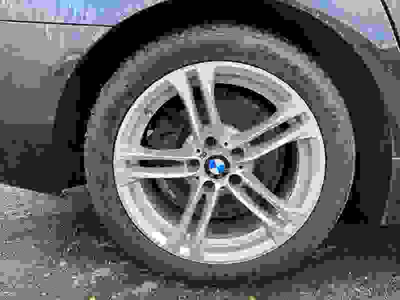 BMW 5 Series Photo at-908d01d7661b44e4b72875c021643381.jpg