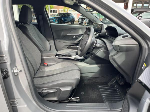 Used Peugeot 2008 BJ73UPP 13