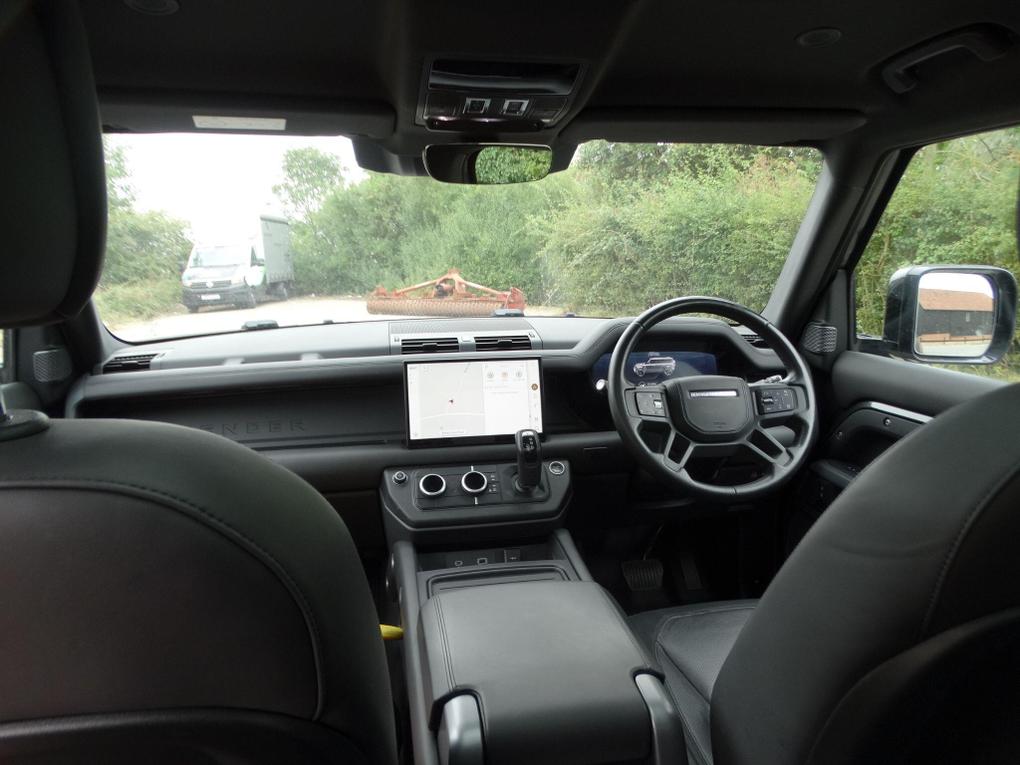 Used Land Rover Defender 110 AD22HPU 17