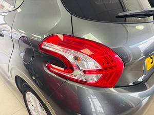 Peugeot 208 Photo 15