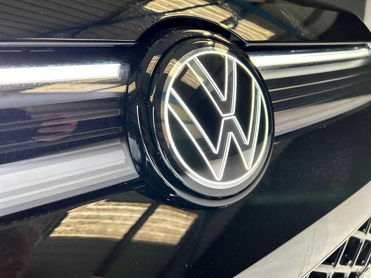 Volkswagen Tiguan Photo at-9131bf29afd948888d90d14fab9c5cea.jpg