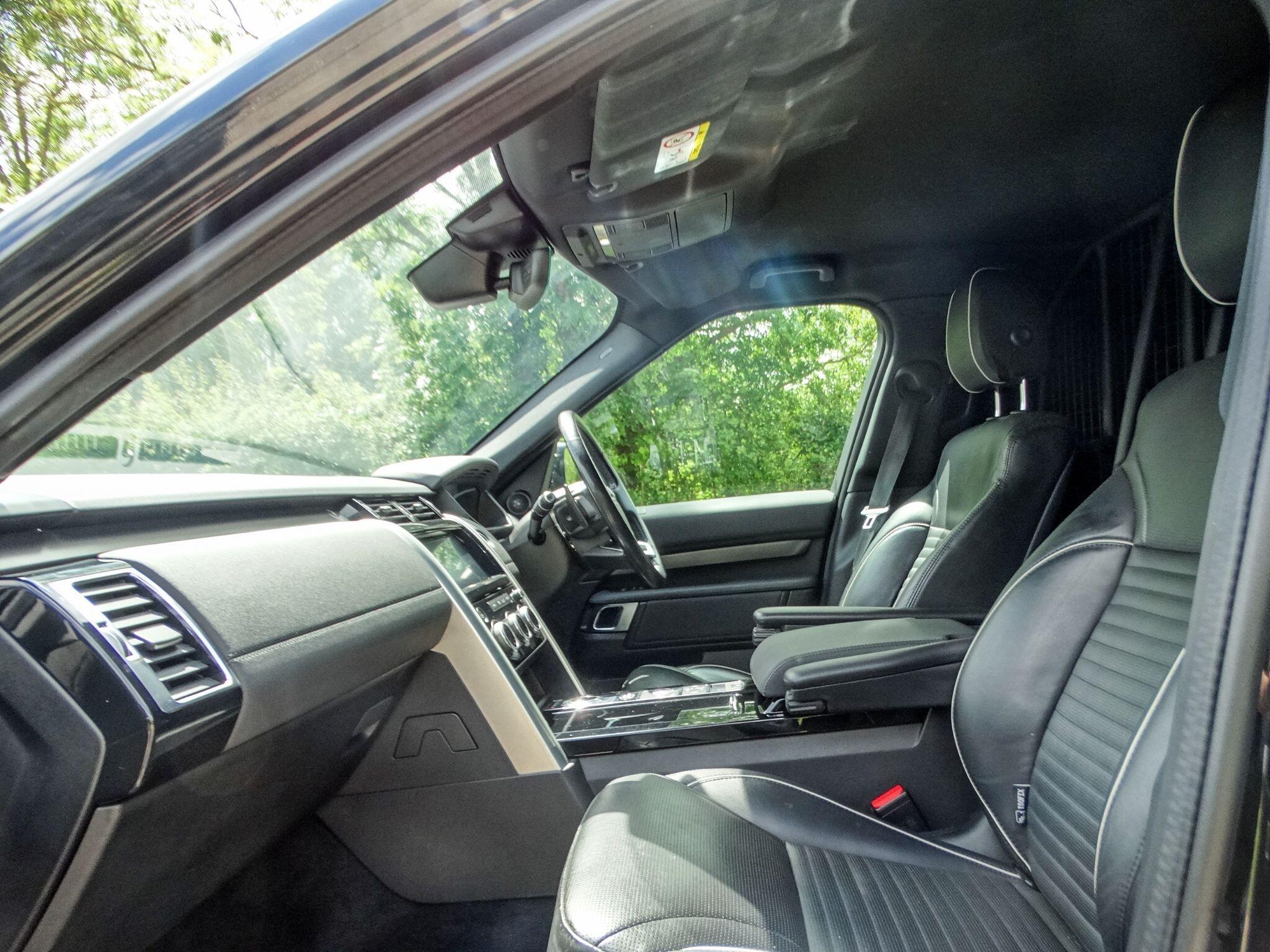 Land Rover Discovery 3.0 SD V6 HSE Auto 4WD Euro 6 (s/s) 5dr — photo 3