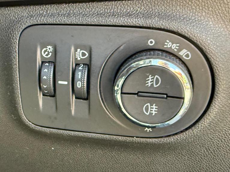 Used Vauxhall Corsa WV67XJM 14