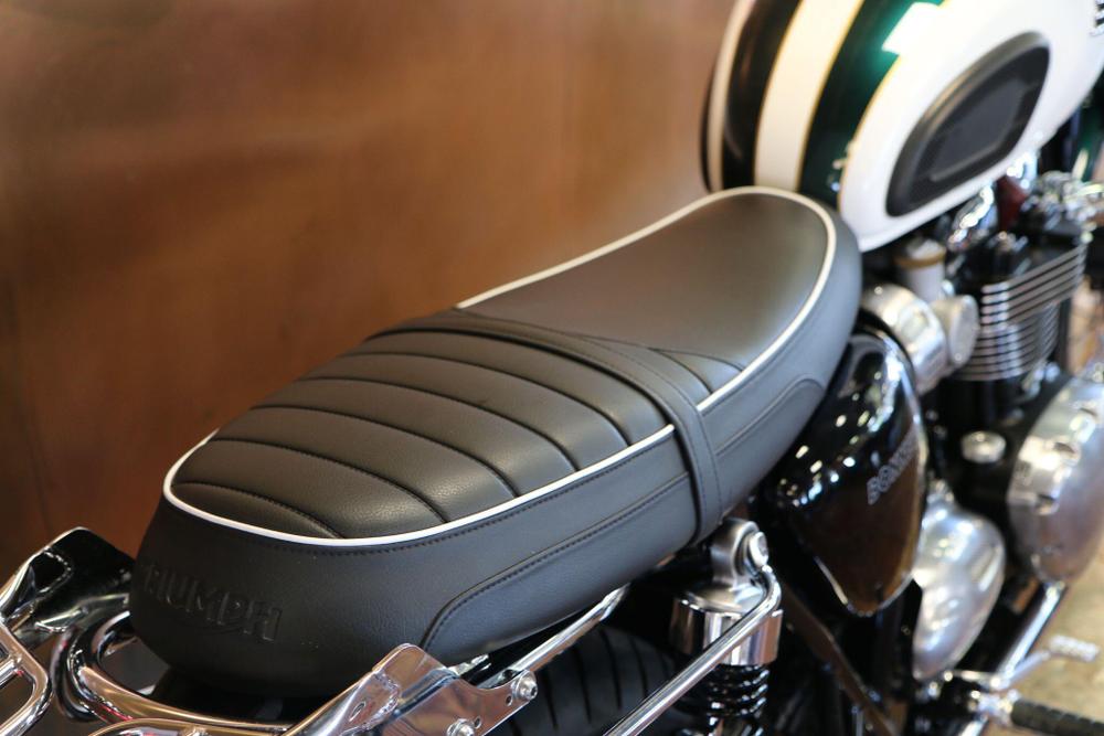 TRIUMPH Bonneville T120 Photo at-918451ba0fbe44aaa6008219d442cb89.jpg