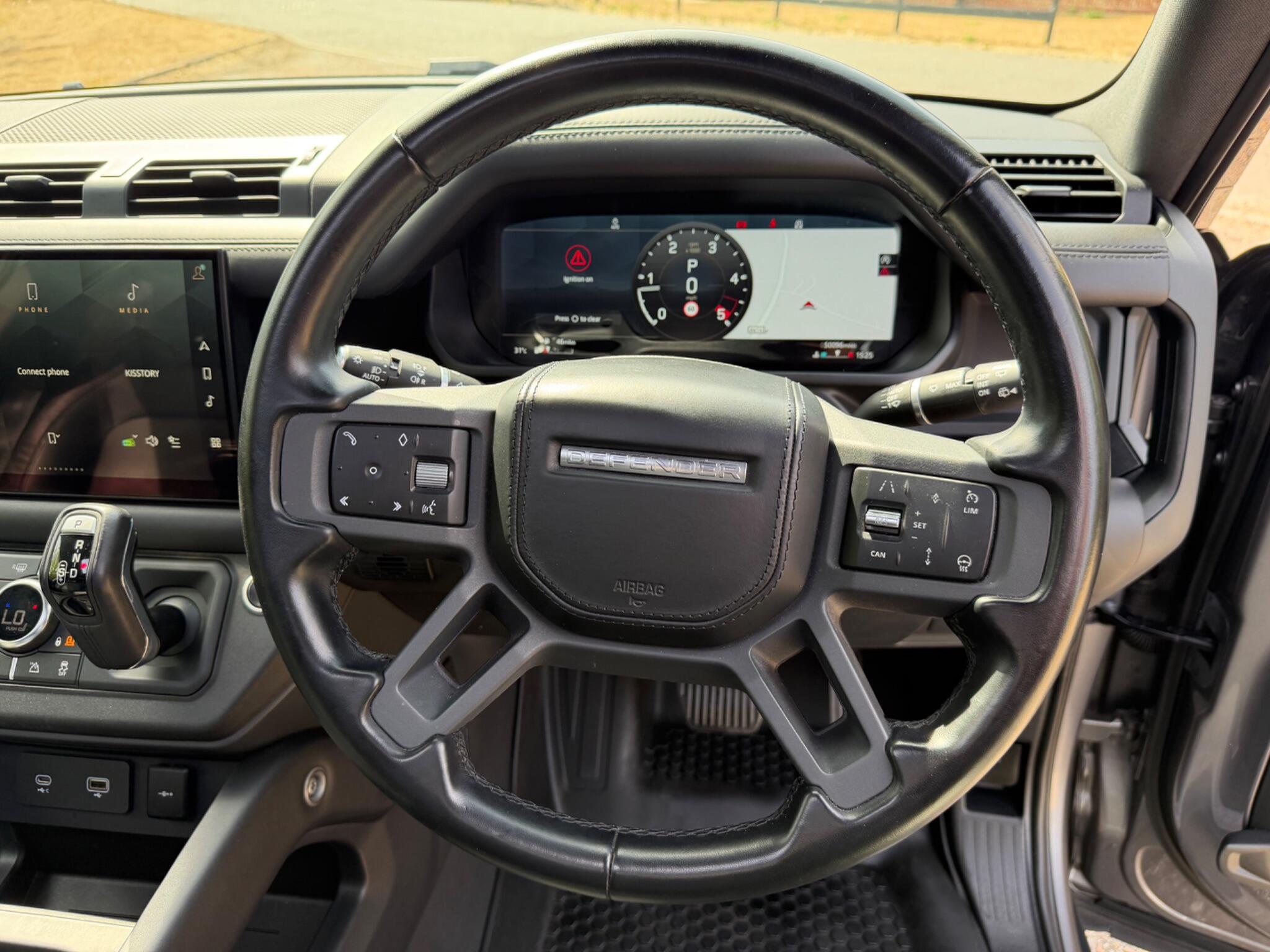 Land Rover Defender 110 3.0 D250 MHEV X-Dynamic HSE SUV 5dr Diesel Auto 4WD Euro 6 (s/s) (250 ps) — photo 6