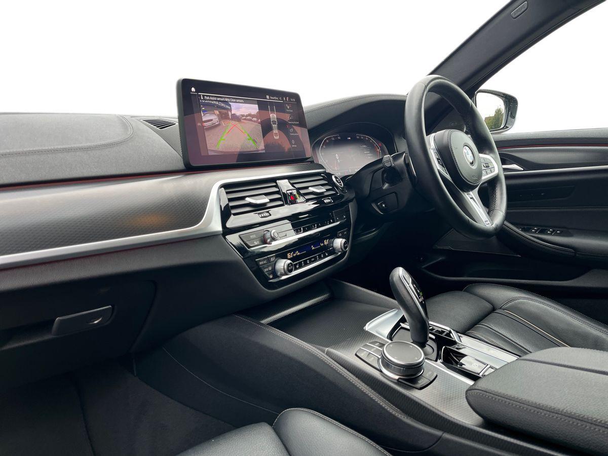 BMW 5 Series Photo 2