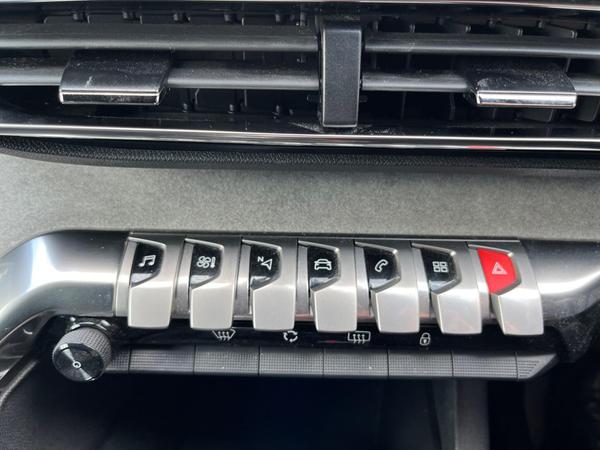 Used Peugeot 3008 LG72KYK 28