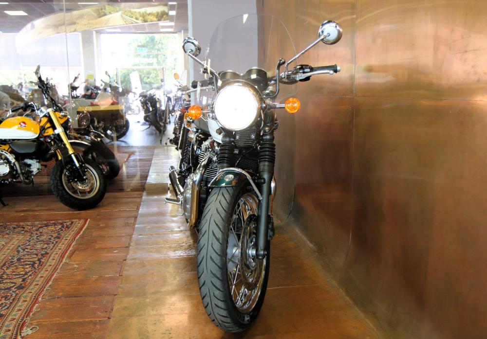TRIUMPH Bonneville T120 Photo at-921b54b9961341b6934a84f3be94a92a.jpg