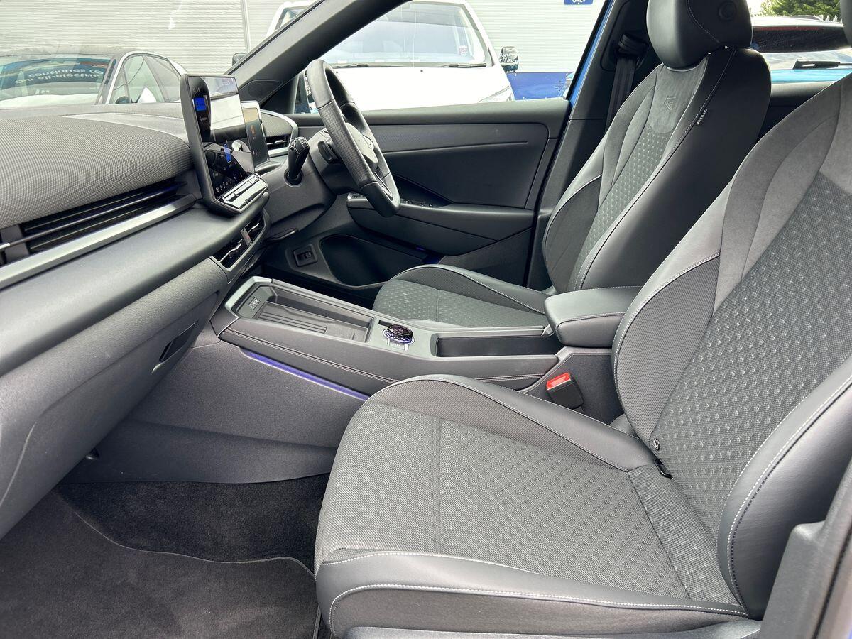 Volkswagen T-roc Photo at-922d669bb2324c0fbe39836e5cc34b94.jpg