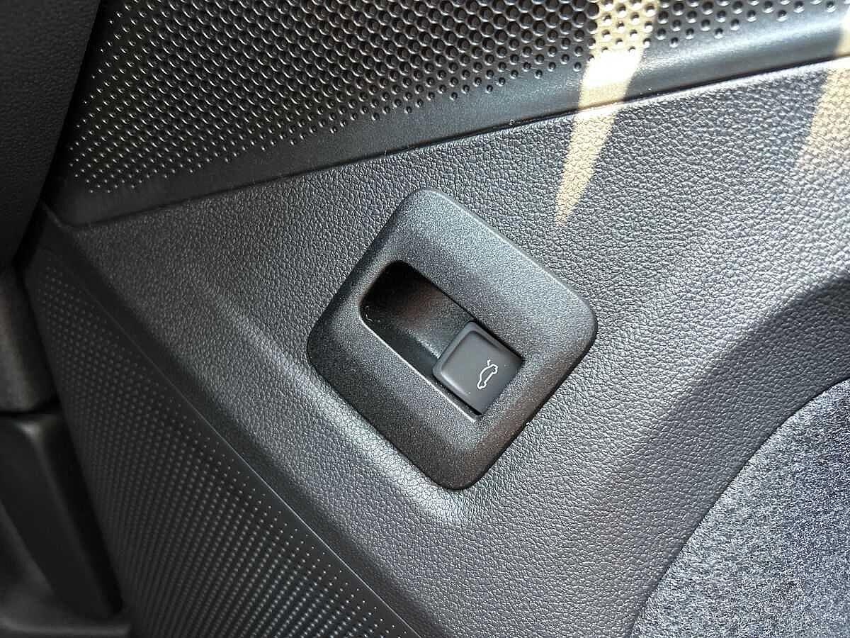 Volkswagen Tiguan Photo at-9231c7ffbb2644feb090991592d46e20.jpg