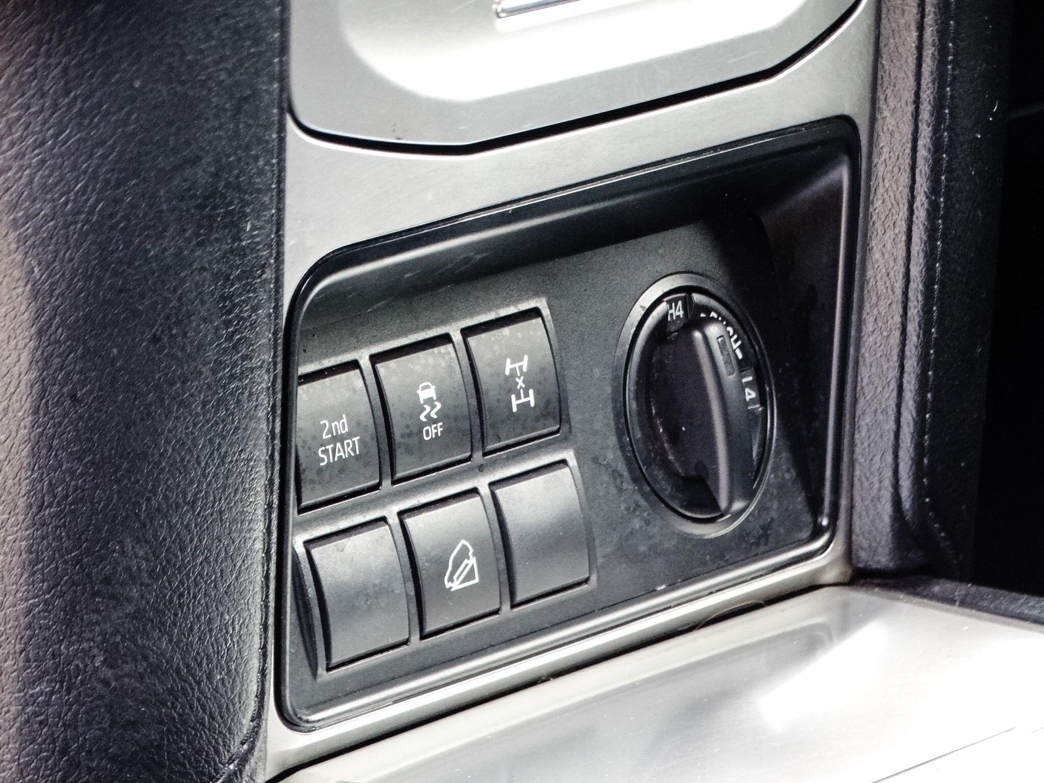 Toyota Land Cruiser 2.8D Active SUV 5dr Diesel Auto 4WD Euro 6 (s/s) (7 Seat) (204 ps) — photo 19