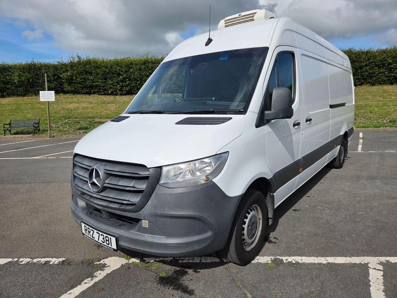 Mercedes-Benz Sprinter Photo at-92418bbc4a3743e8a6faf5dbe54c7e3c.jpg