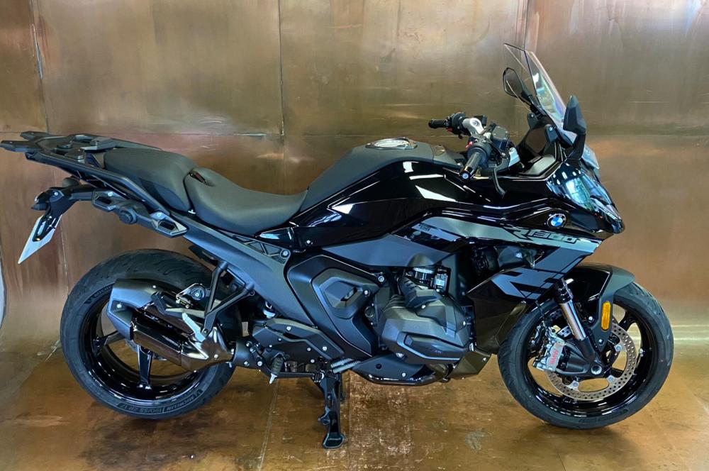 BMW R 1300 RS Photo at-92780ed9383642118ac7d04e070e174a.jpg