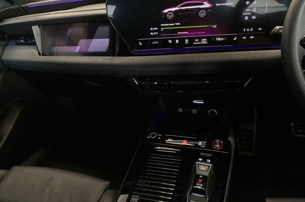 Audi A6 e-tron Avant Photo at-92a51acec5924f0489fee6cbcb1c306a.jpg