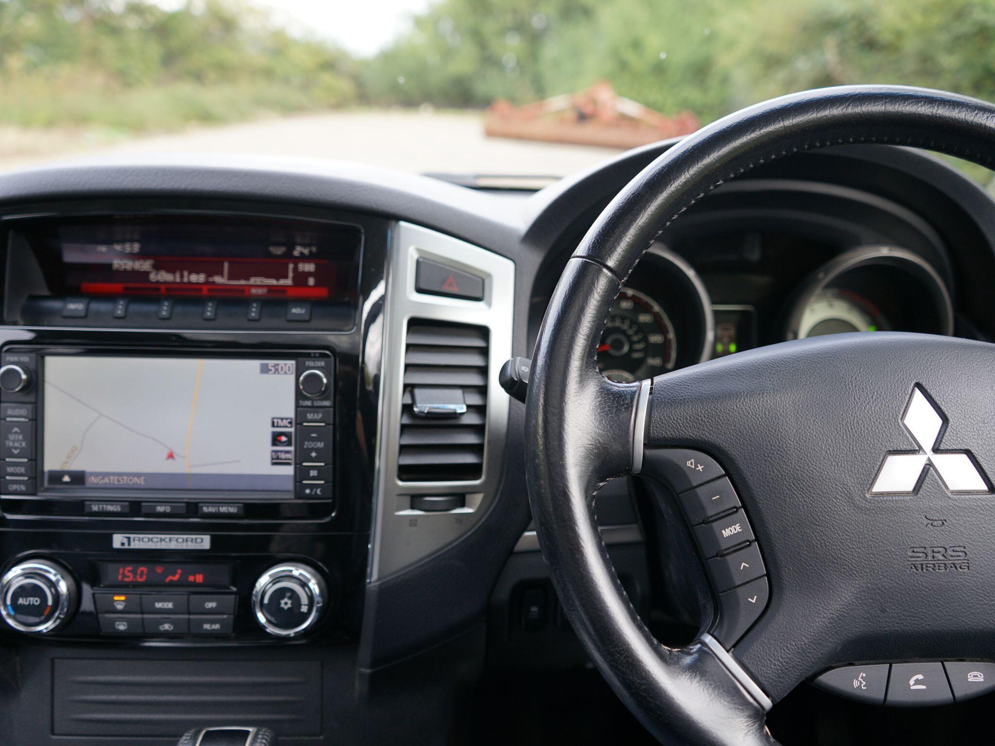 Mitsubishi Shogun 3.2 DI-DC SG3 SUV 5dr Diesel Auto 4WD Euro 6 LWB (187 ps) — photo 8