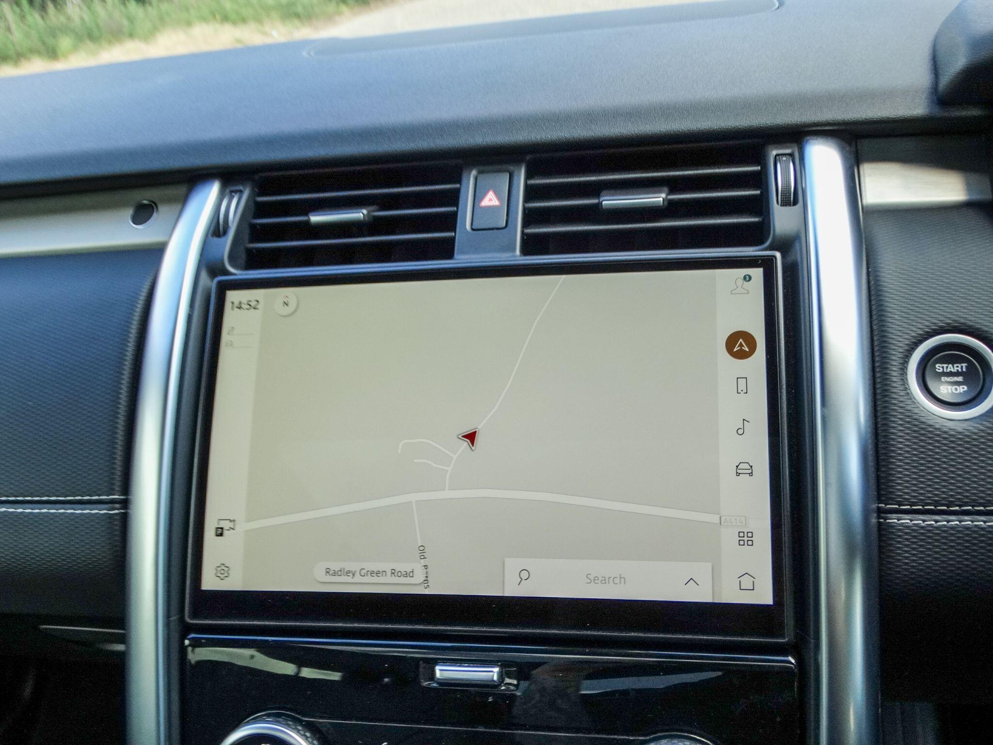 Land Rover Discovery 3.0 D300 MHEV R-Dynamic SE Auto 4WD Euro 6 (s/s) 5dr — photo 24