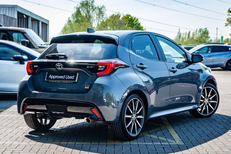 Used Toyota Yaris WR25UFB 2