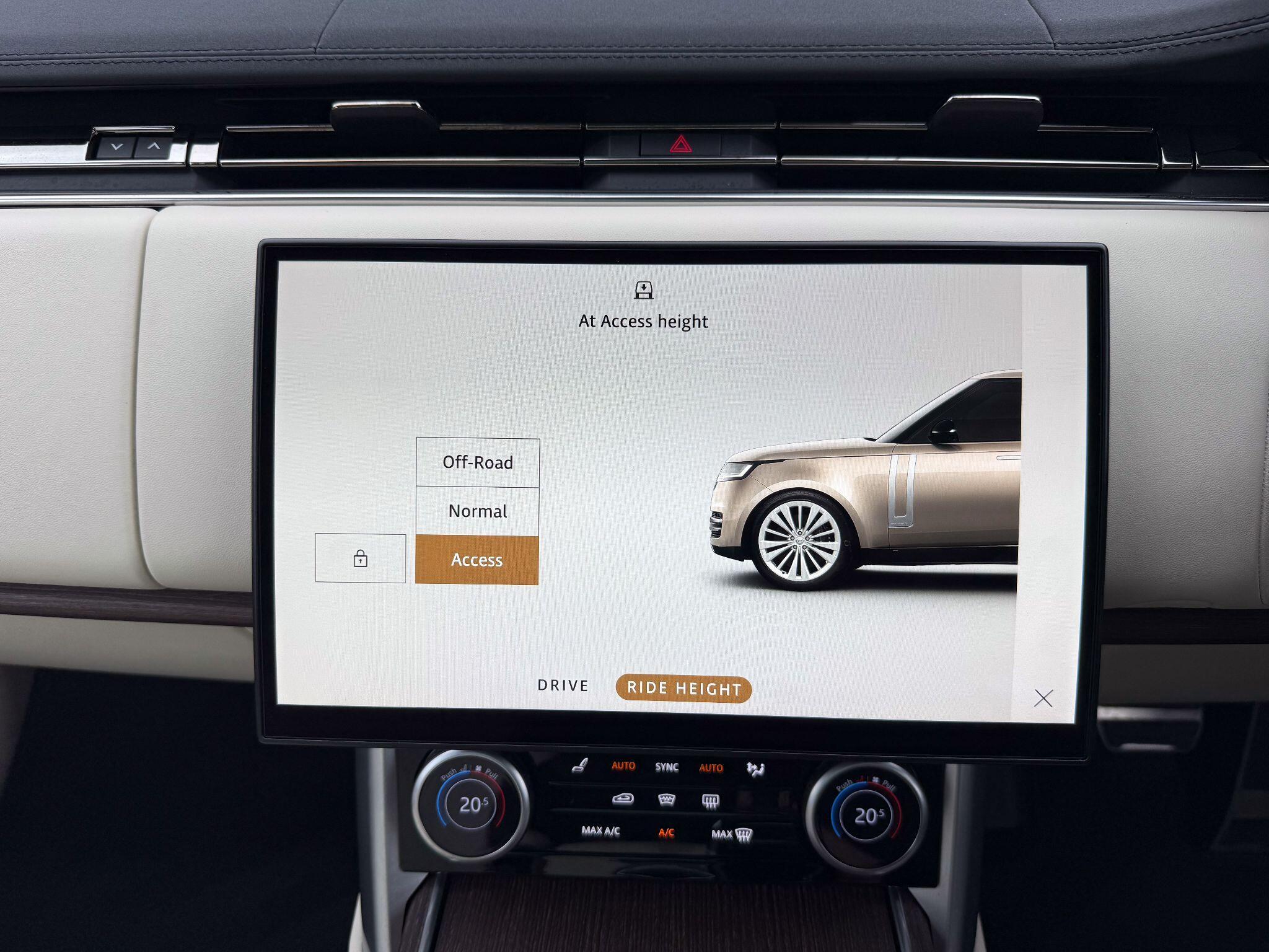 Land Rover Range Rover 3.0 P440e 38.2kWh SE SUV 5dr Petrol Plug-in Hybrid Auto 4WD Euro 6 (s/s) (440 ps) — photo 37