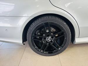 Mercedes-Benz E Class Photo 25