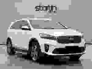 Used ~ Kia Sorento 2.2 CRDi GT-Line Auto AWD Euro 6 (s/s) 5dr White at Startin Group