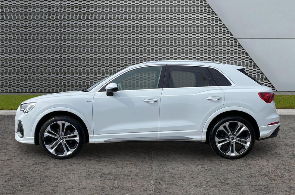 Audi Q3 Photo at-93e4d41f964b456fab4ea7855118a60d.jpg