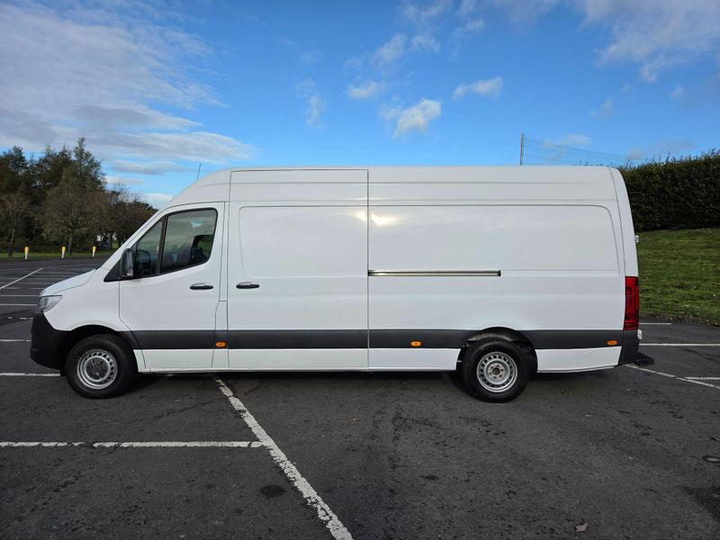 Mercedes-Benz Sprinter Photo at-93f93f8ae67c4b23b8c2a93276fa1e54.jpg