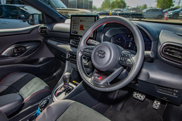 Used Toyota Yaris WR25UFB 12