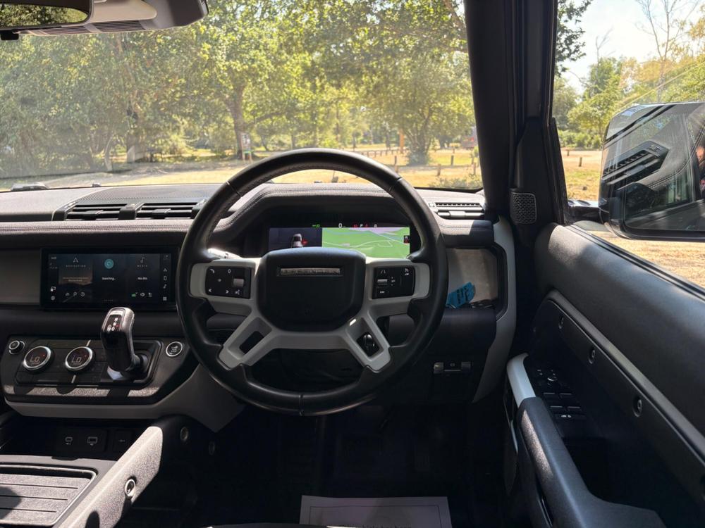 Land Rover Defender 110 Photo at-947ebe93bafe40529a6e412a95237289.jpg
