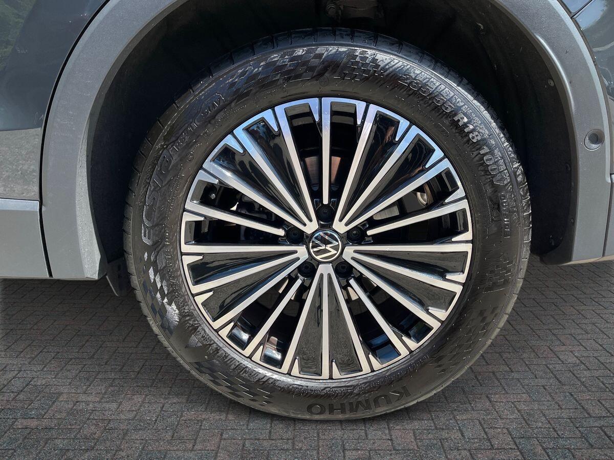 Volkswagen Tiguan Photo at-94a39e8c512e45b9846f4ec326d471c4.jpg