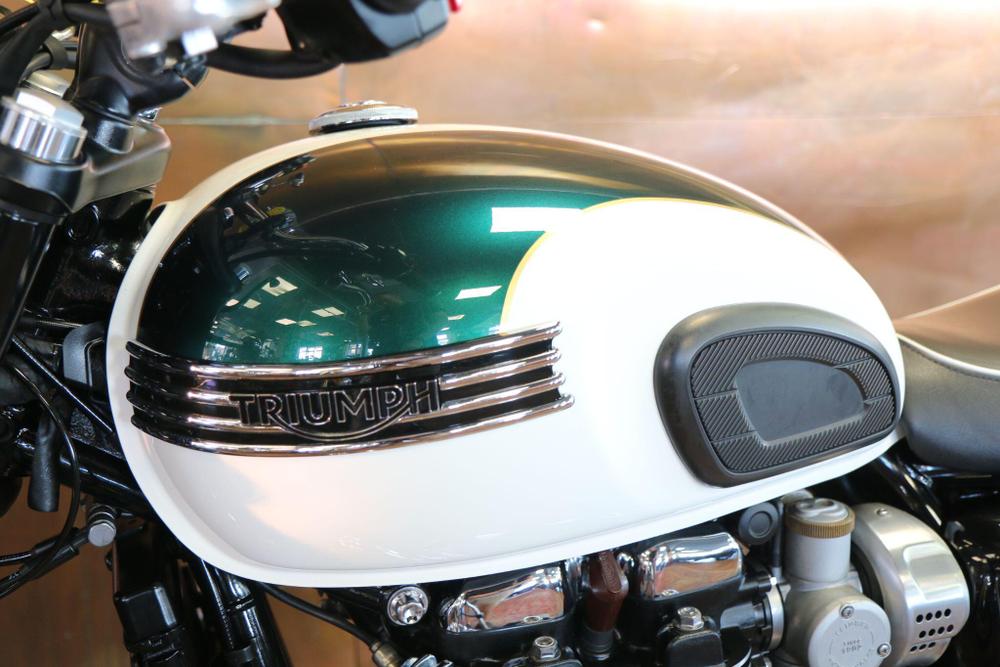 TRIUMPH Bonneville T120 Photo at-94ad94fb30584a35a2cba743931738f2.jpg