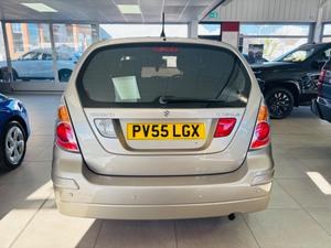 Suzuki Liana Photo 4