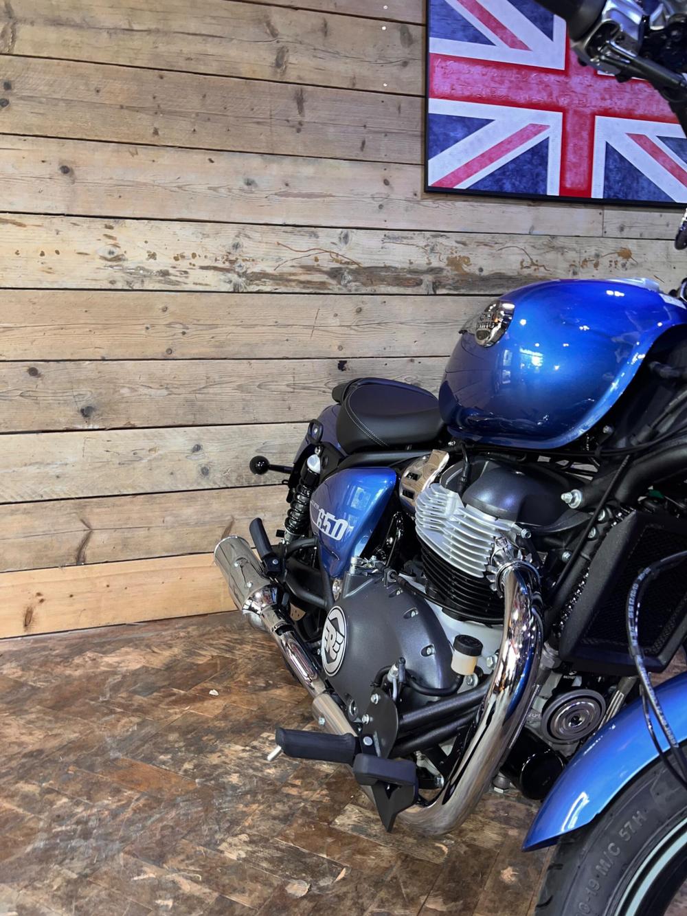 Royal Enfield Super Meteor 650 Photo at-94f71d721efa4096939cd20c19f9b834.jpg