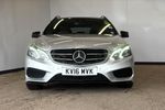 Mercedes-Benz E-CLASS Photo 2