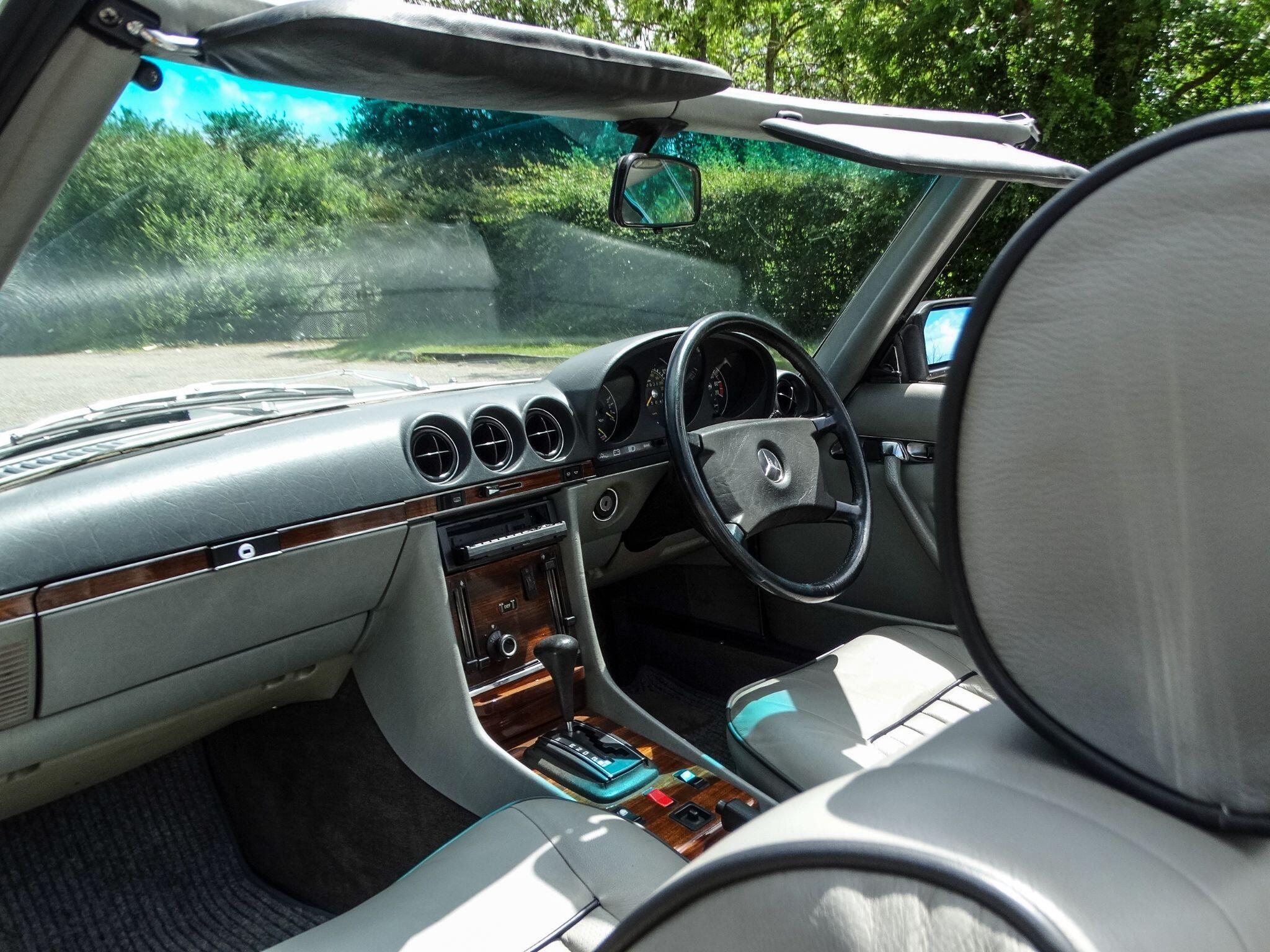 Mercedes-Benz 500 SL — photo 20