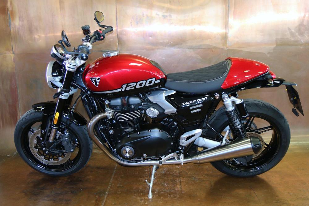 TRIUMPH Speed Twin 1200 Photo at-95df14b5ca5949659d872008168d32ba.jpg