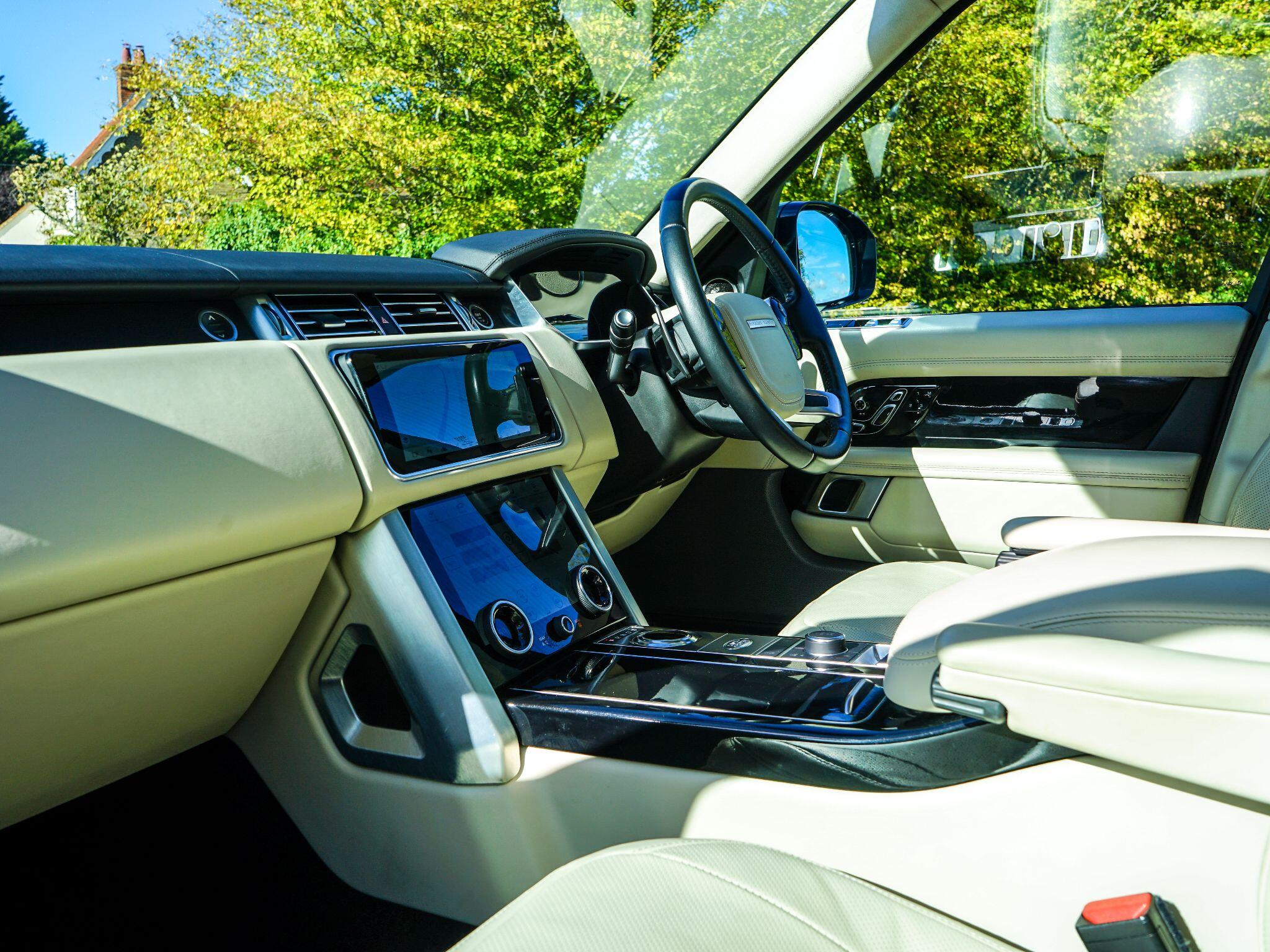 Land Rover Range Rover 2.0 P400e 13.1kWh Westminster Black Auto 4WD Euro 6 (s/s) 5dr — photo 18