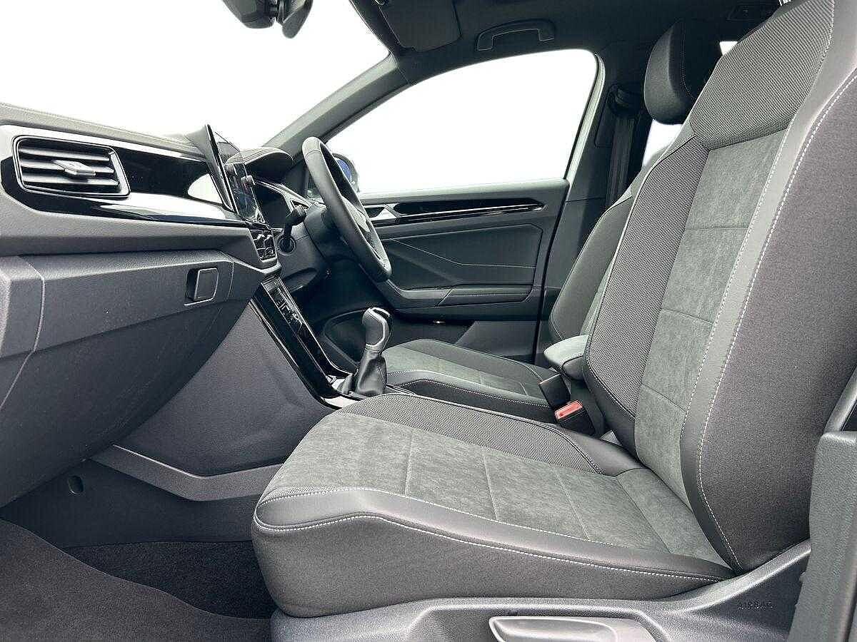 Volkswagen T-Roc Photo at-9641460e9ea34372bb9f405e7c1054e1.jpg