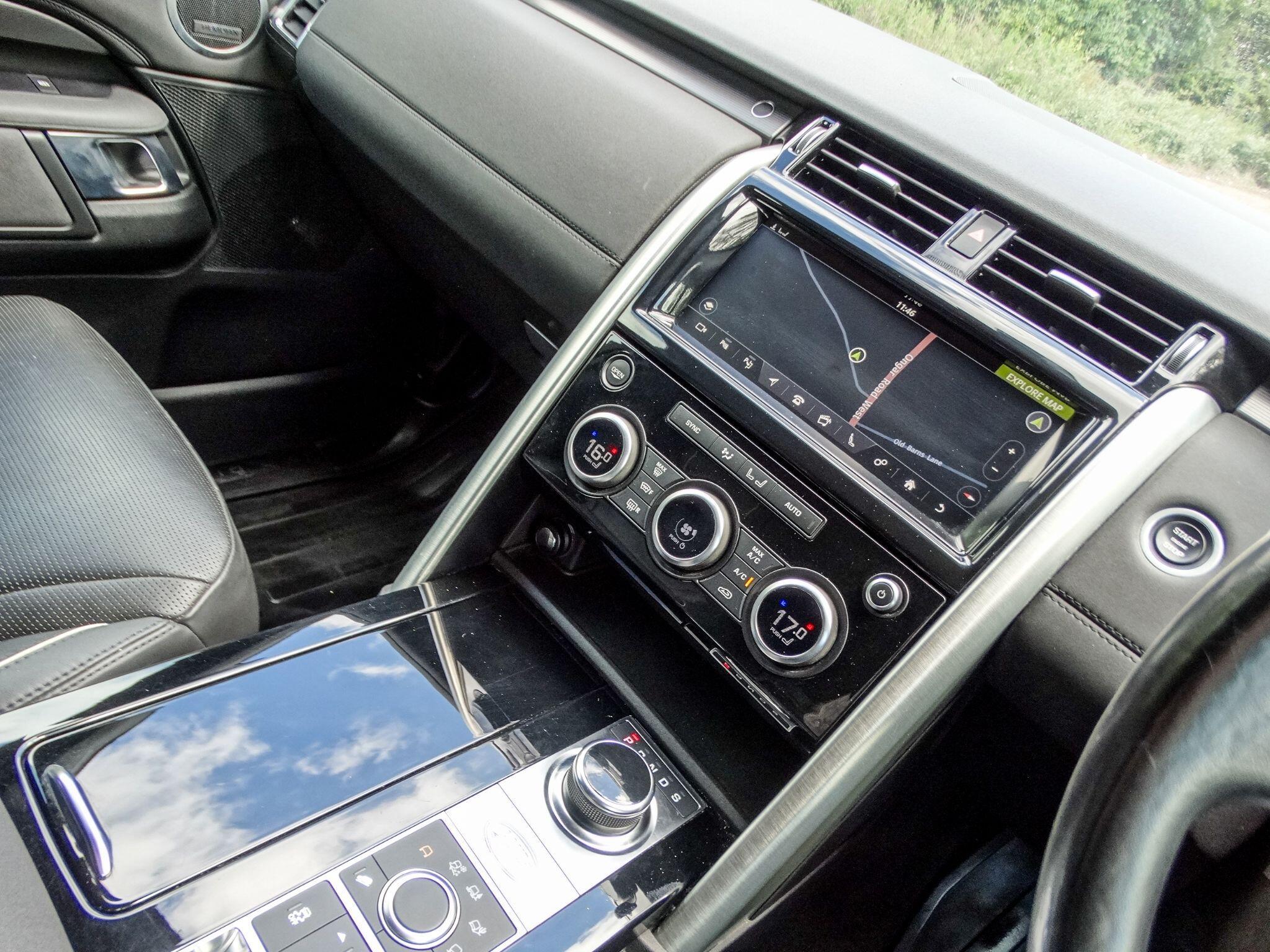 Land Rover Discovery 3.0 SD V6 HSE Auto 4WD Euro 6 (s/s) 5dr — photo 6